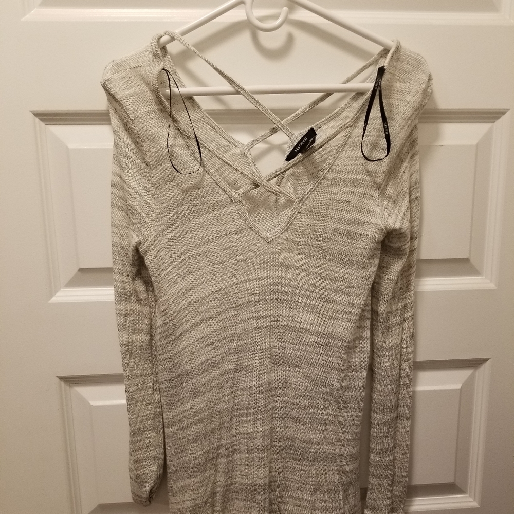 Criss cross grey sweater